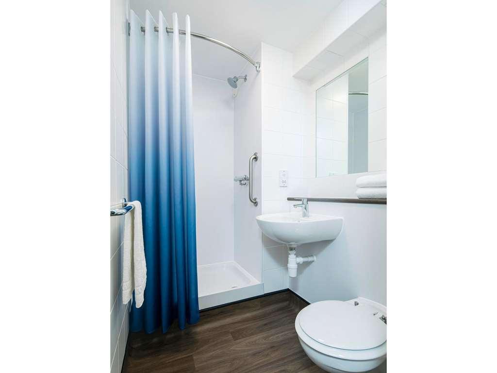 Travelodge Chester Warrington Road Room photo
