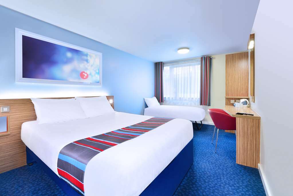 Travelodge Chester Warrington Road Room photo