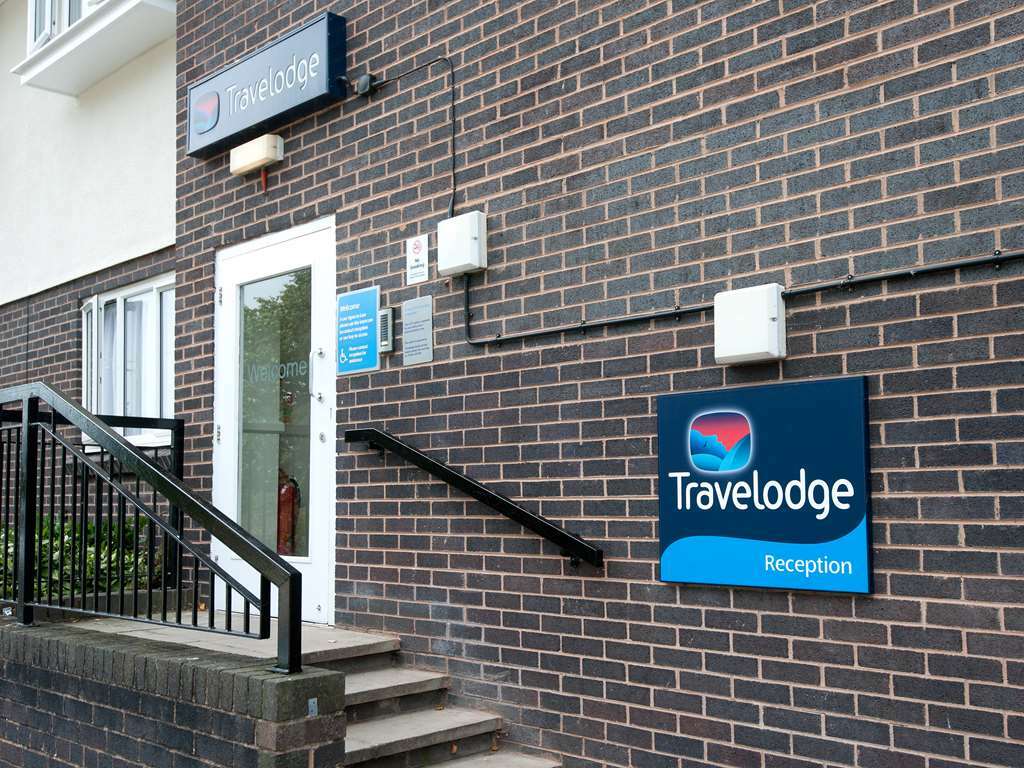 Travelodge Chester Warrington Road Exterior photo