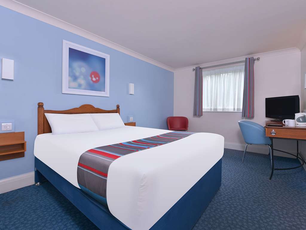 Travelodge Chester Warrington Road Room photo