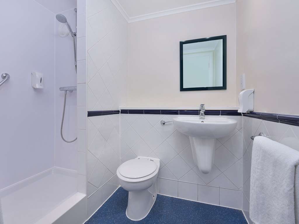 Travelodge Chester Warrington Road Room photo